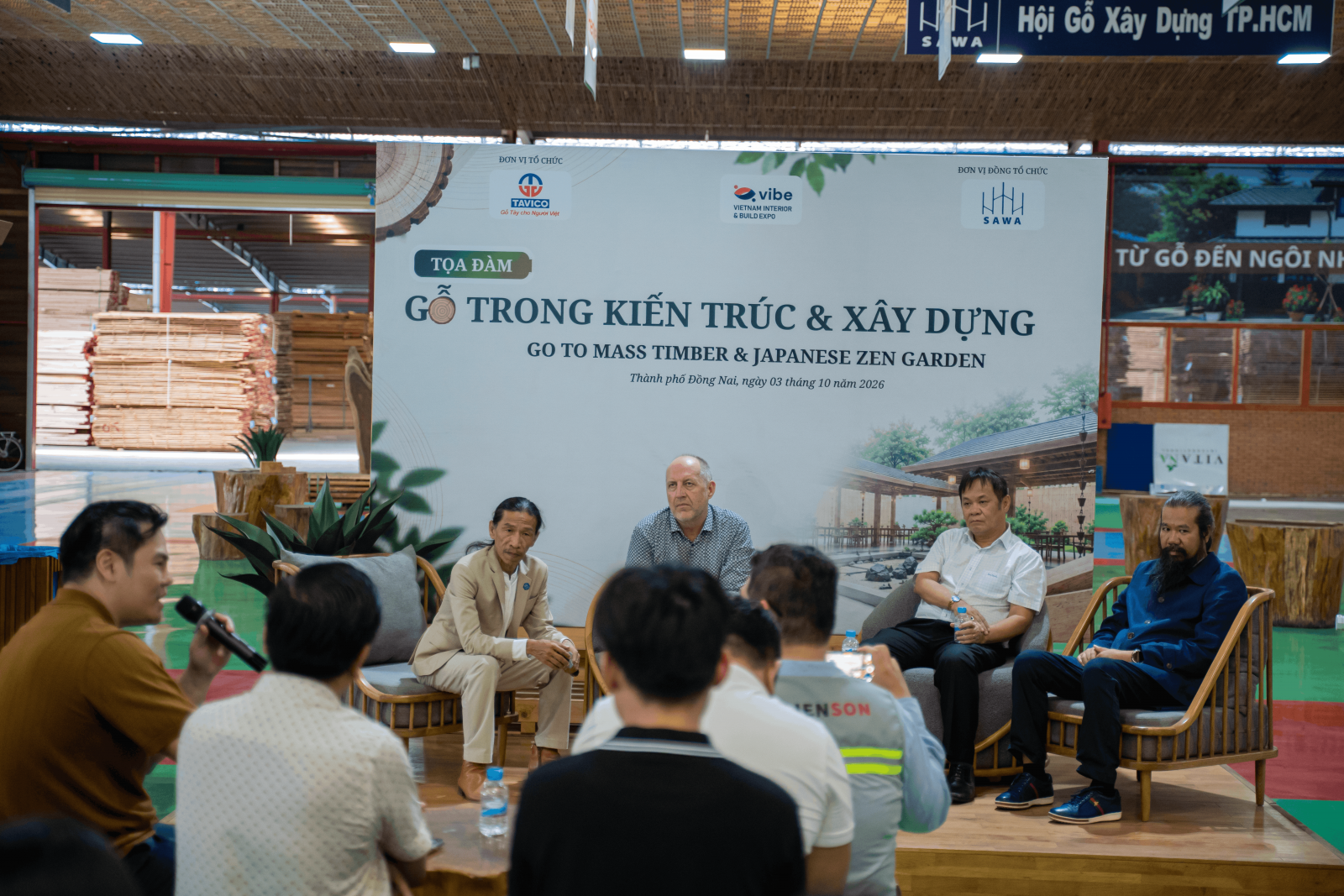Buổi tọa đàm giải đáp và trao đổi ở cuối chương trình